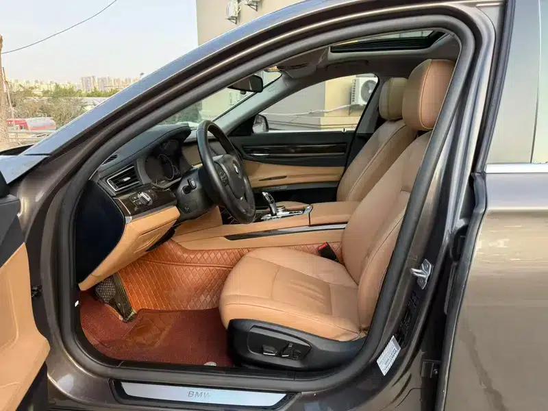 BMW 7 Series 2013 730Li Leading Edition — миниатюра 12