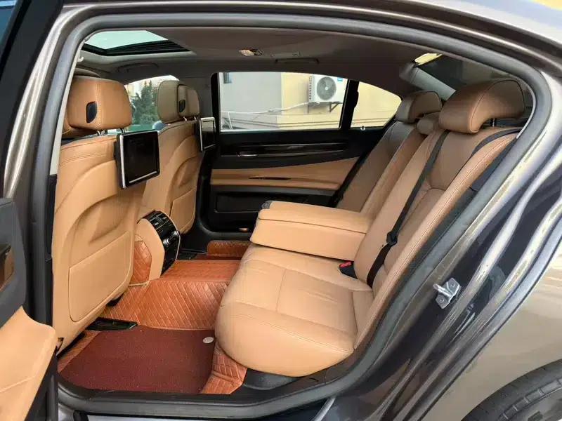 BMW 7 Series 2013 730Li Leading Edition — миниатюра 14