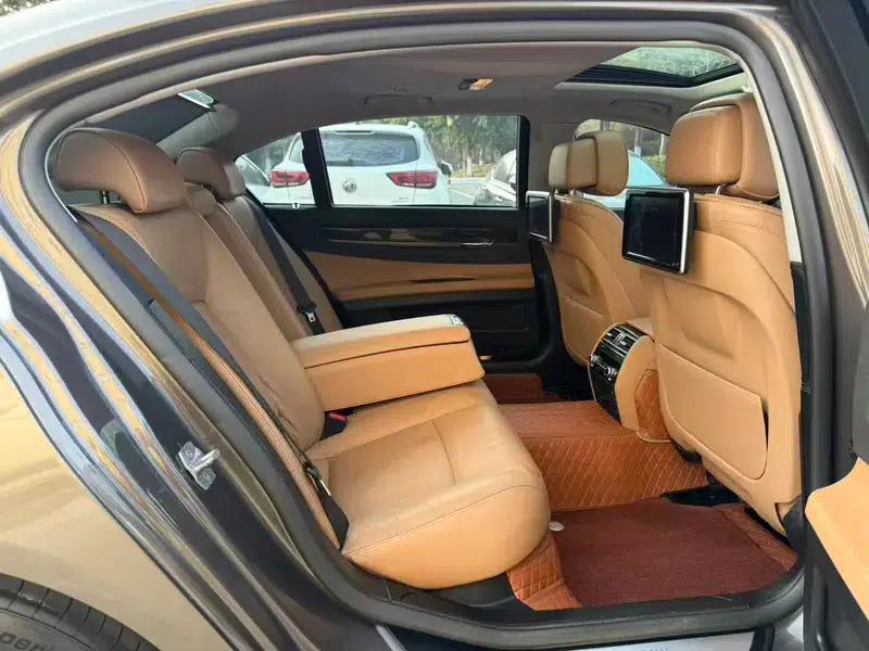 BMW 7 Series 2013 730Li Leading Edition — миниатюра 16