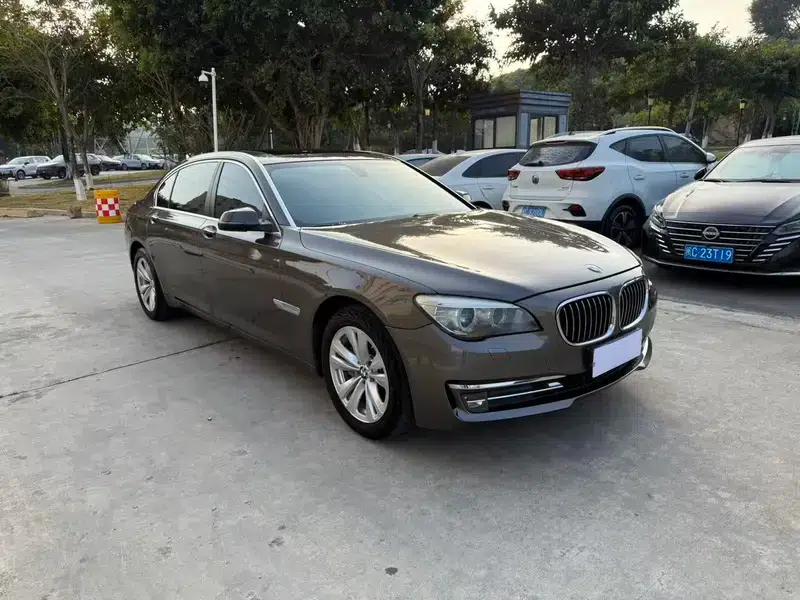 BMW 7 Series 2013 730Li Leading Edition — миниатюра 3