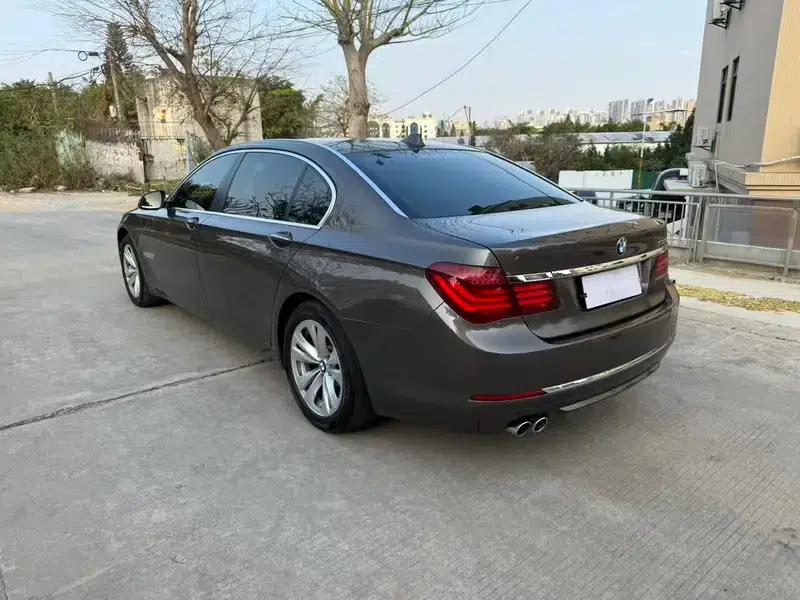 BMW 7 Series 2013 730Li Leading Edition — миниатюра 4