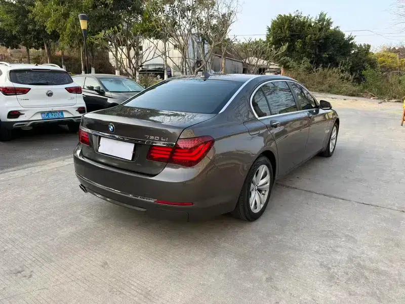 BMW 7 Series 2013 730Li Leading Edition — миниатюра 6