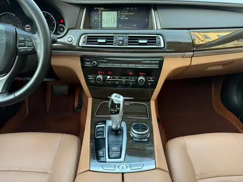 BMW 7 Series 2013 730Li Leading Edition — миниатюра 8