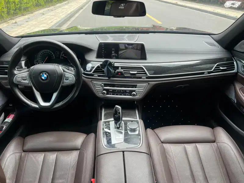 2017 BMW 7 Series 730Li Leading Edition — миниатюра 12
