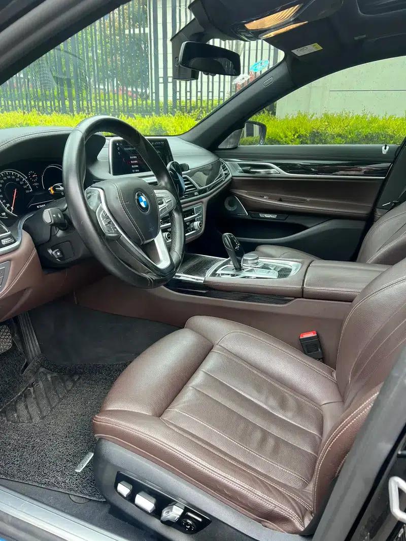 2017 BMW 7 Series 730Li Leading Edition — миниатюра 14
