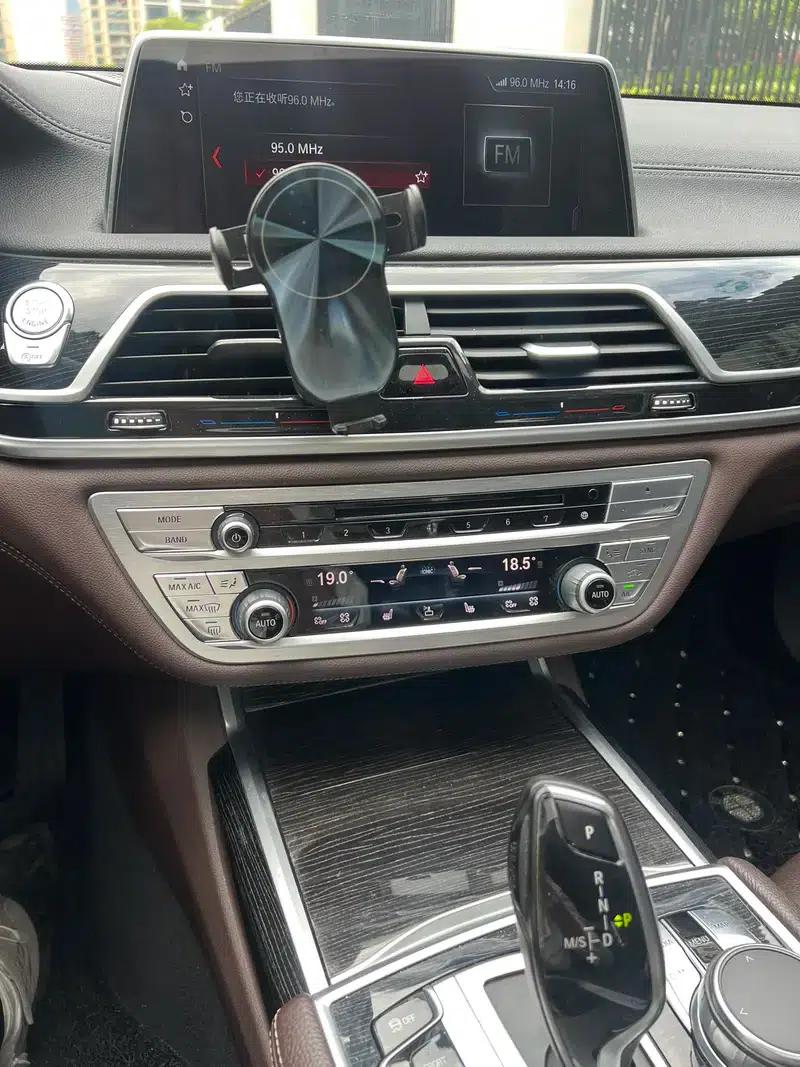 2017 BMW 7 Series 730Li Leading Edition — миниатюра 10