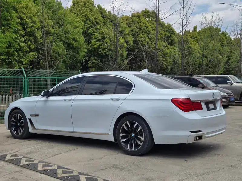 2011 BMW 7 Series 730Li Elegant Edition — миниатюра 4