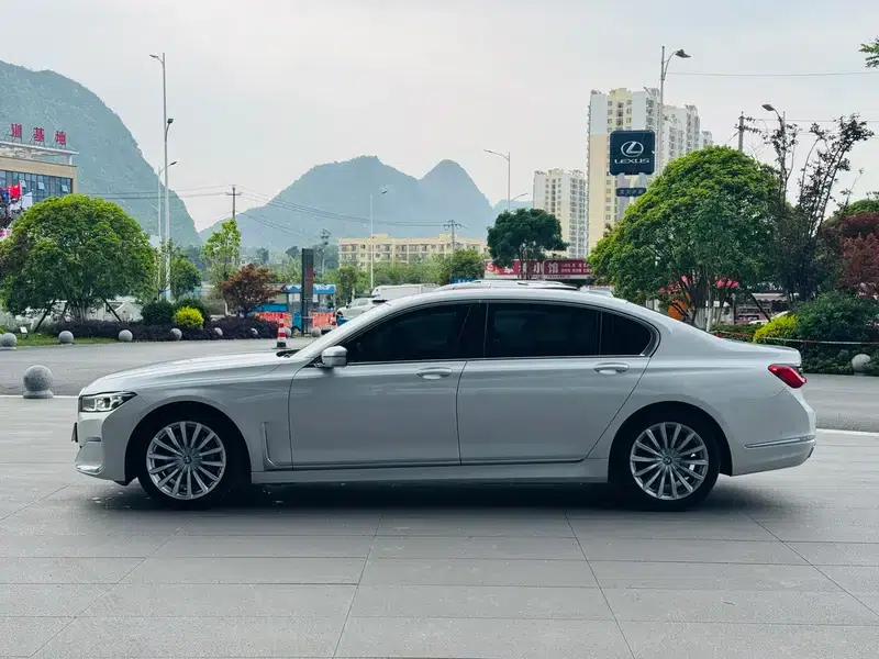 2021 BMW 7 Series 730Li Luxury Package — миниатюра 3