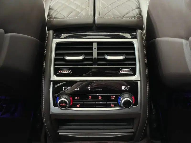 2019 BMW 7 Series 740Li Leading Edition M Sport Package — миниатюра 12