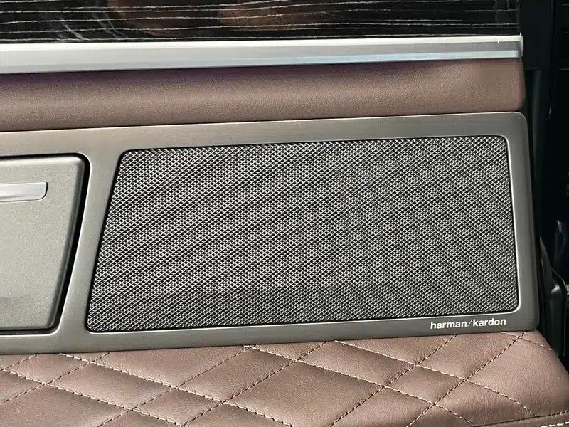 2019 BMW 7 Series 740Li Leading Edition M Sport Package — миниатюра 15