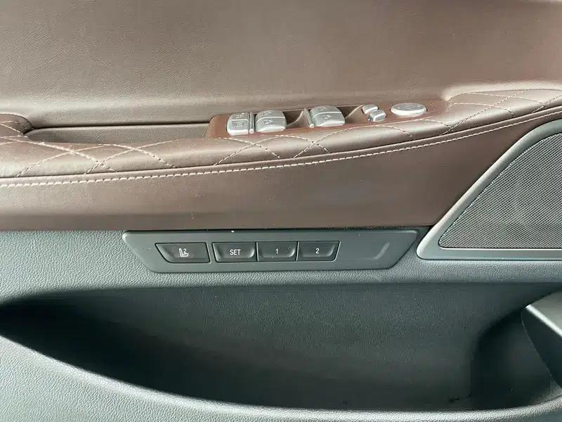 2019 BMW 7 Series 740Li Leading Edition M Sport Package — миниатюра 17