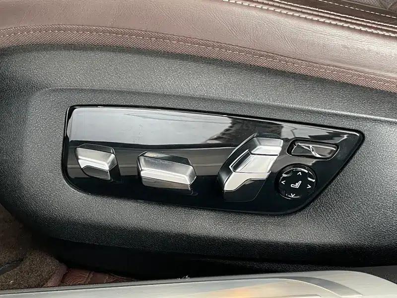 2019 BMW 7 Series 740Li Leading Edition M Sport Package — миниатюра 18