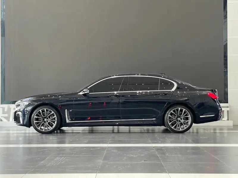 2019 BMW 7 Series 740Li Leading Edition M Sport Package — миниатюра 3