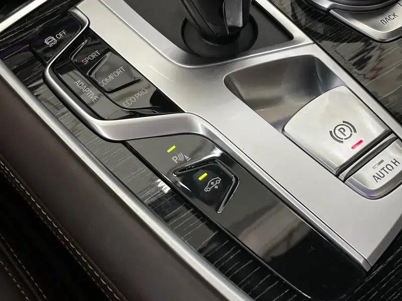 2019 BMW 7 Series 740Li Leading Edition M Sport Package — миниатюра 21