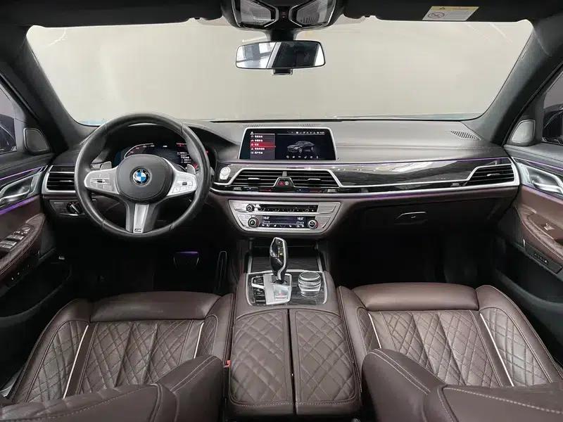 2019 BMW 7 Series 740Li Leading Edition M Sport Package — миниатюра 23