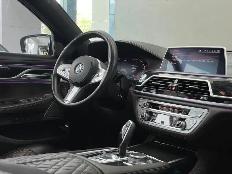 2019 BMW 7 Series 740Li Leading Edition M Sport Package — миниатюра 29