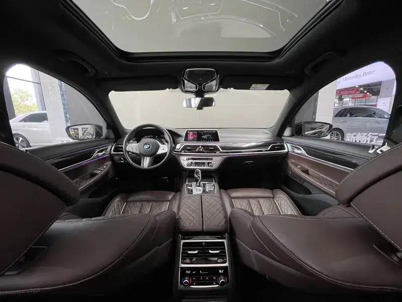2019 BMW 7 Series 740Li Leading Edition M Sport Package — миниатюра 31