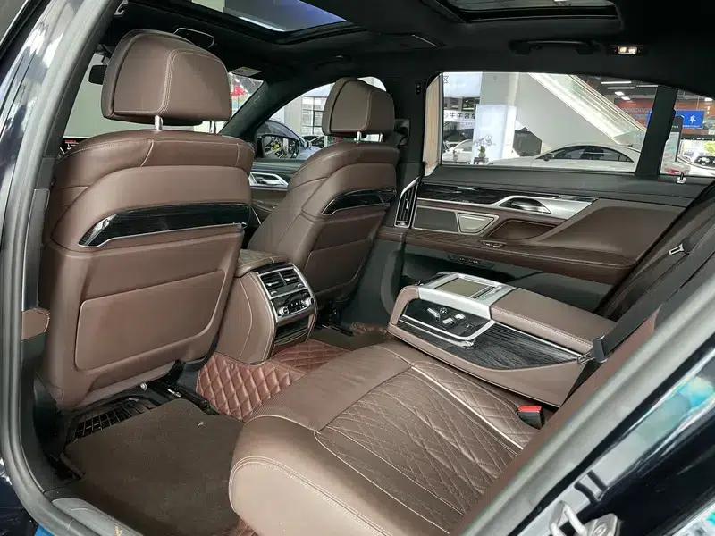 2019 BMW 7 Series 740Li Leading Edition M Sport Package — миниатюра 33