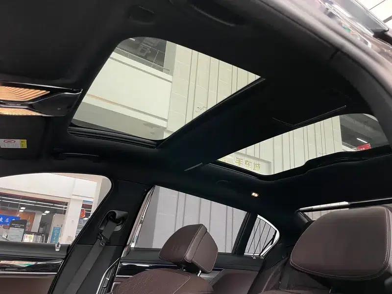 2019 BMW 7 Series 740Li Leading Edition M Sport Package — миниатюра 34