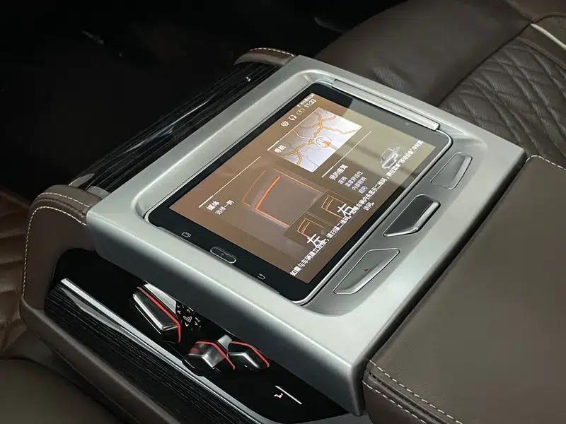 2019 BMW 7 Series 740Li Leading Edition M Sport Package — миниатюра 6