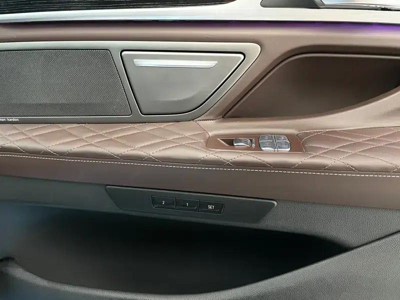 2019 BMW 7 Series 740Li Leading Edition M Sport Package — миниатюра 10