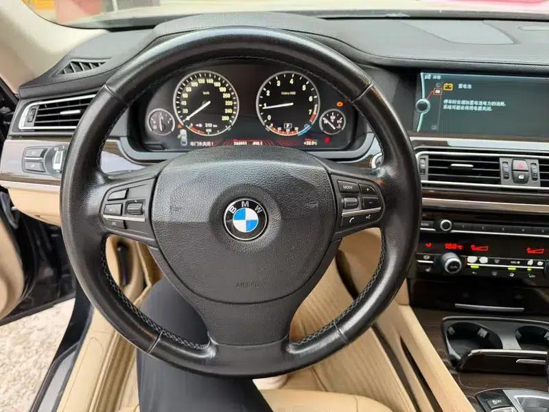 2011 BMW 7 Series 740Li Standard Edition — миниатюра 12
