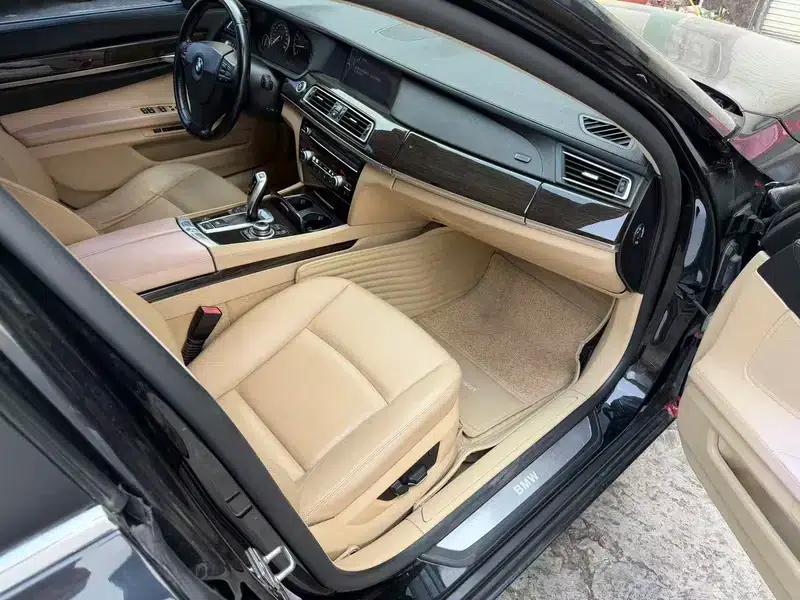 2011 BMW 7 Series 740Li Standard Edition — миниатюра 6