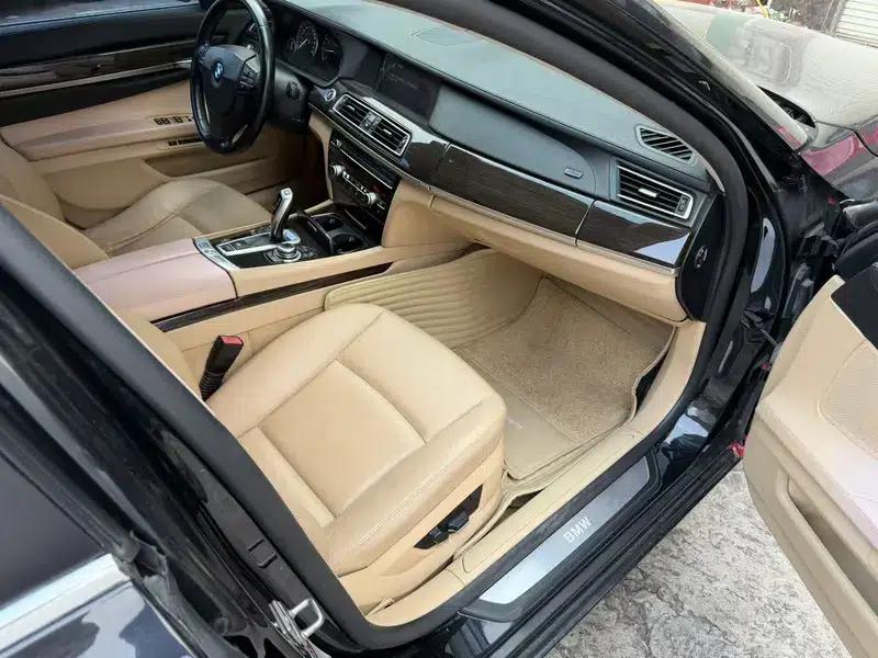 2011 BMW 7 Series 740Li Standard Edition — миниатюра 10
