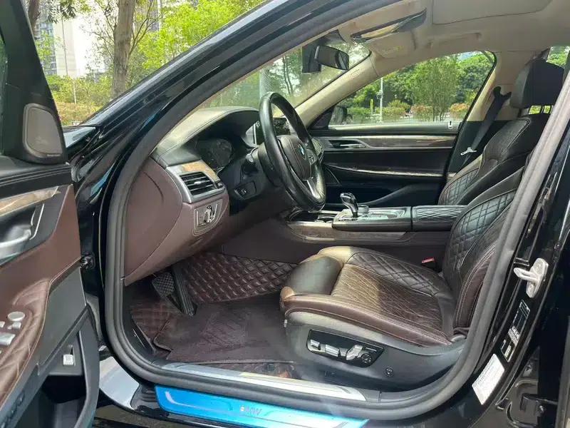 2019 BMW 7 Series 740Li Leading Luxury Package — миниатюра 8