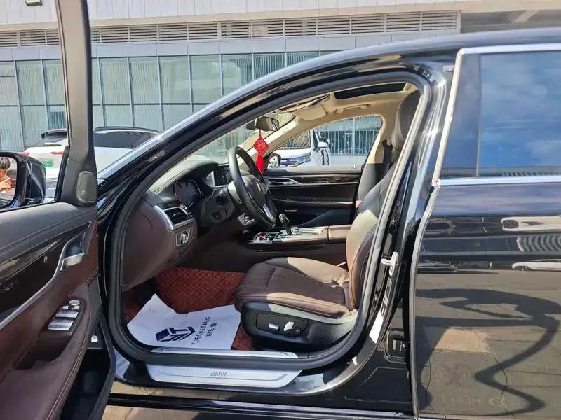 2016 BMW 7 Series 730Li Leading Edition — миниатюра 18