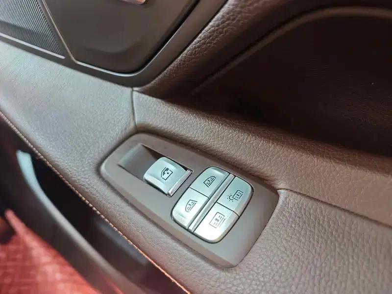 2016 BMW 7 Series 730Li Leading Edition — миниатюра 10