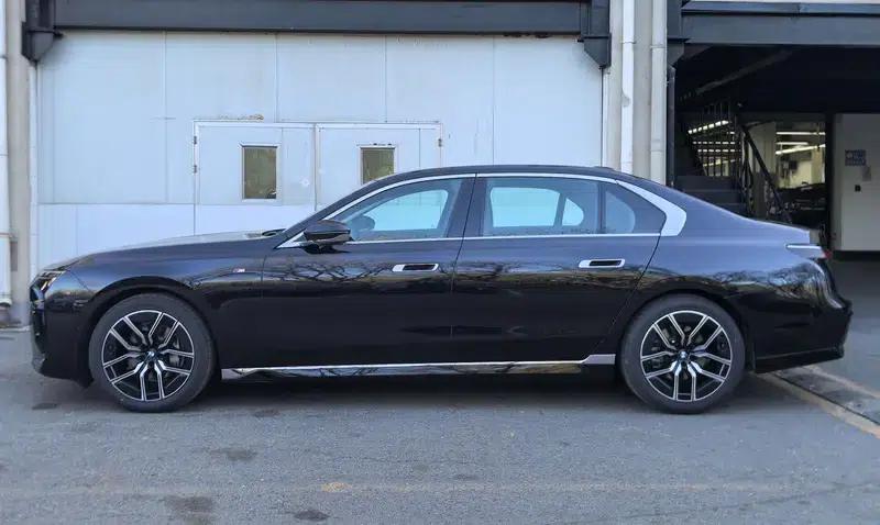 2023 BMW 7 Series 735Li M Sport Package — миниатюра 3
