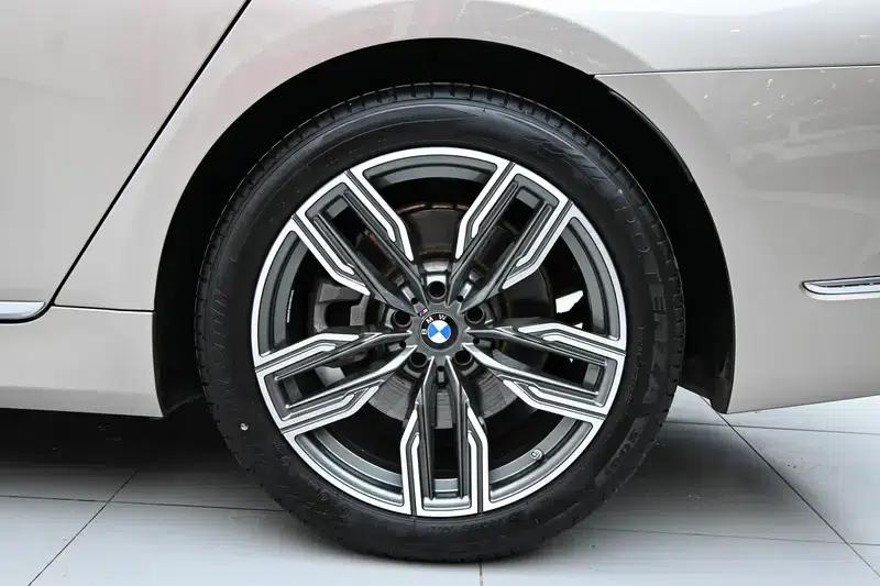 2021 BMW 7 Series 730Li Luxury Package — миниатюра 9
