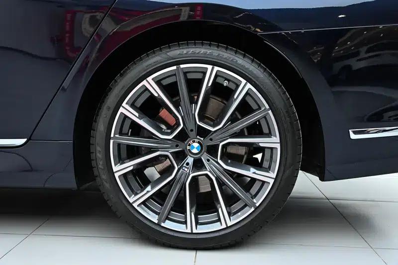 2019 BMW 7 Series Facelift 730Li M Sport Package — миниатюра 9