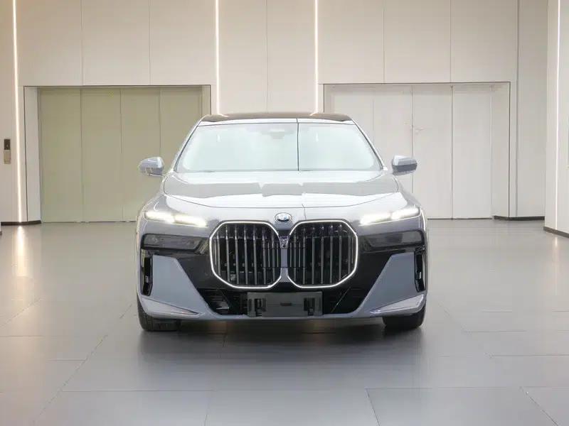 2023 BMW 7 Series 735Li M Sport Package — миниатюра 2