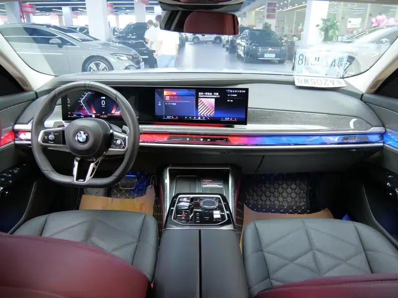 2023 BMW 7 Series 735Li M Sport Package — миниатюра 12