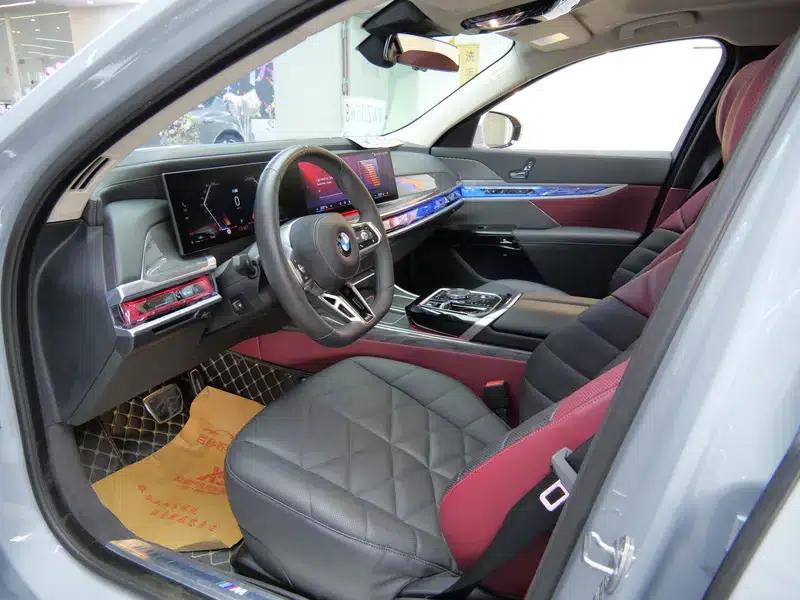 2023 BMW 7 Series 735Li M Sport Package — миниатюра 14
