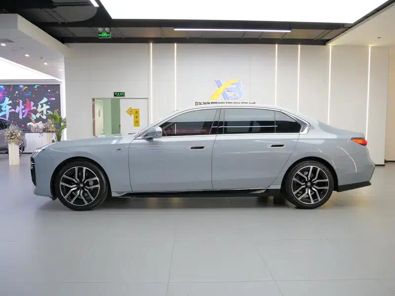 2023 BMW 7 Series 735Li M Sport Package — миниатюра 4