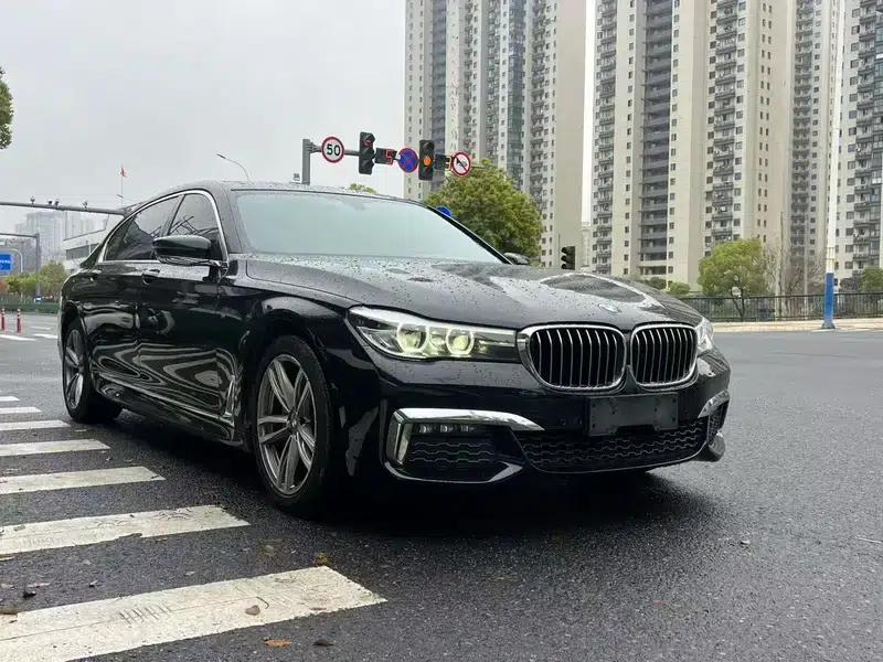 2018 BMW 7 Series 730Li Leading Edition M Sport Package — миниатюра 3