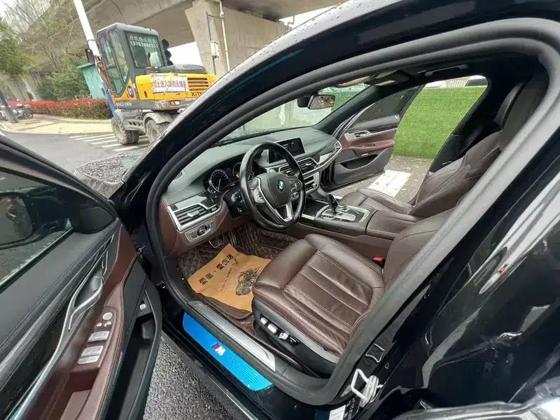 2018 BMW 7 Series 730Li Leading Edition M Sport Package — миниатюра 8