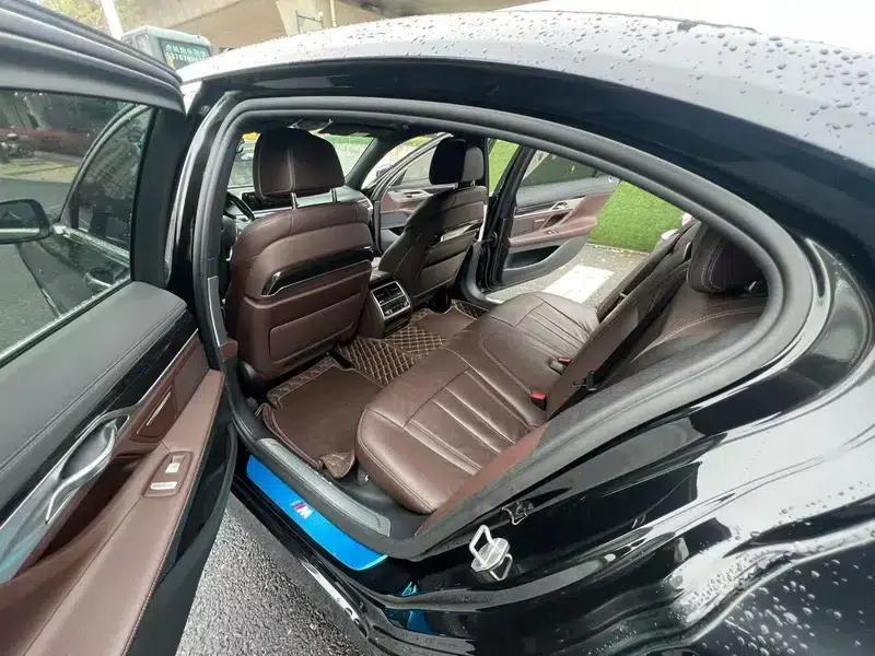 2018 BMW 7 Series 730Li Leading Edition M Sport Package — миниатюра 9
