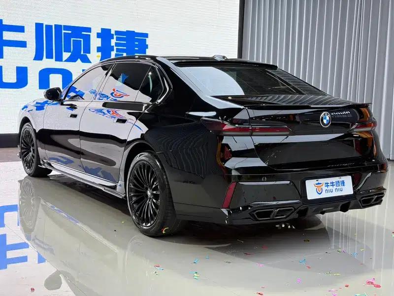 2023 BMW 7 Series 735Li M Sport Package — миниатюра 4