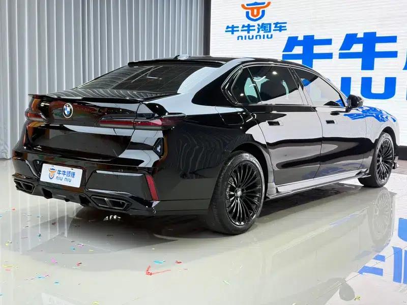 2023 BMW 7 Series 735Li M Sport Package — миниатюра 6