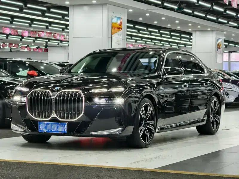 2023 BMW 7 Series 740Li Leading Edition M Sport Package — миниатюра 1
