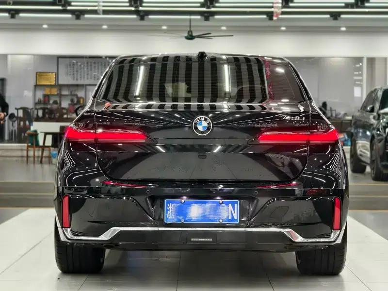 2023 BMW 7 Series 740Li Leading Edition M Sport Package — миниатюра 4