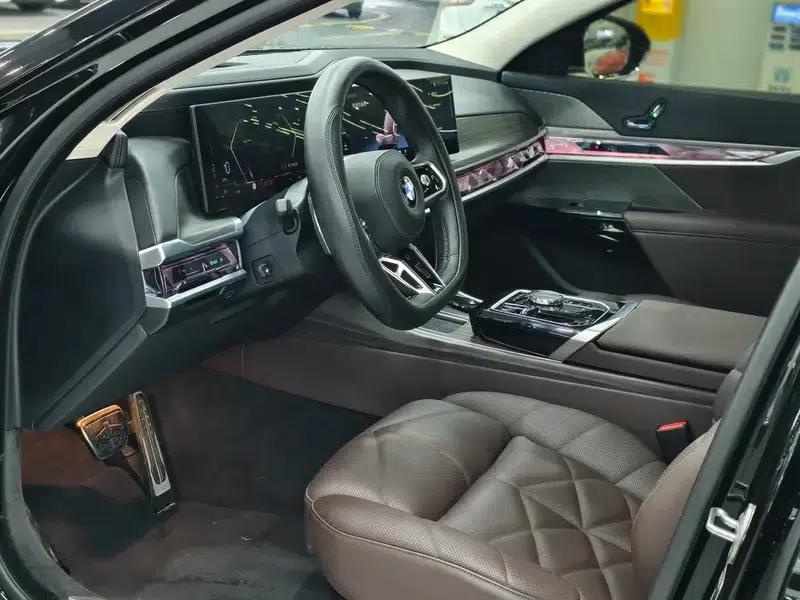 2023 BMW 7 Series 740Li Leading Edition M Sport Package — миниатюра 8
