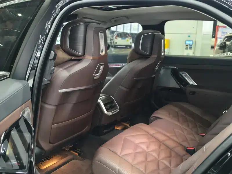 2023 BMW 7 Series 740Li Leading Edition M Sport Package — миниатюра 9