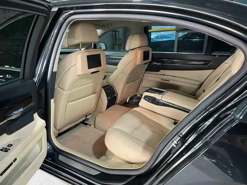 2011 BMW 7 Series 730Li Elegant Edition — миниатюра 9