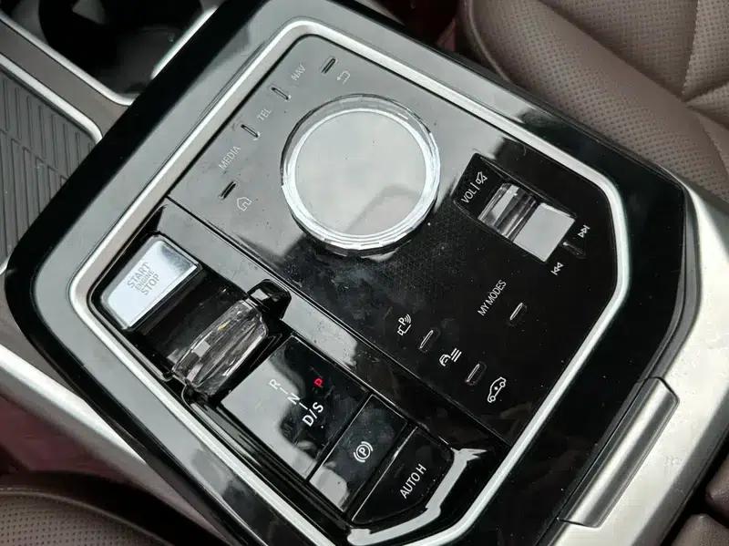 2023 BMW 7 Series 735Li M Sport Package — миниатюра 13