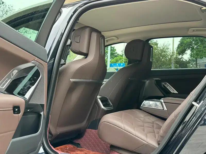 2023 BMW 7 Series 735Li M Sport Package — миниатюра 14